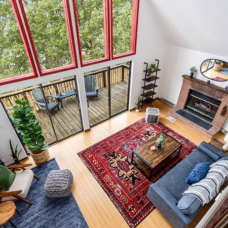 Modern Chalet Cabin W Hot Tub, Deck&Grill, & Wifi! Inwood Exterior photo