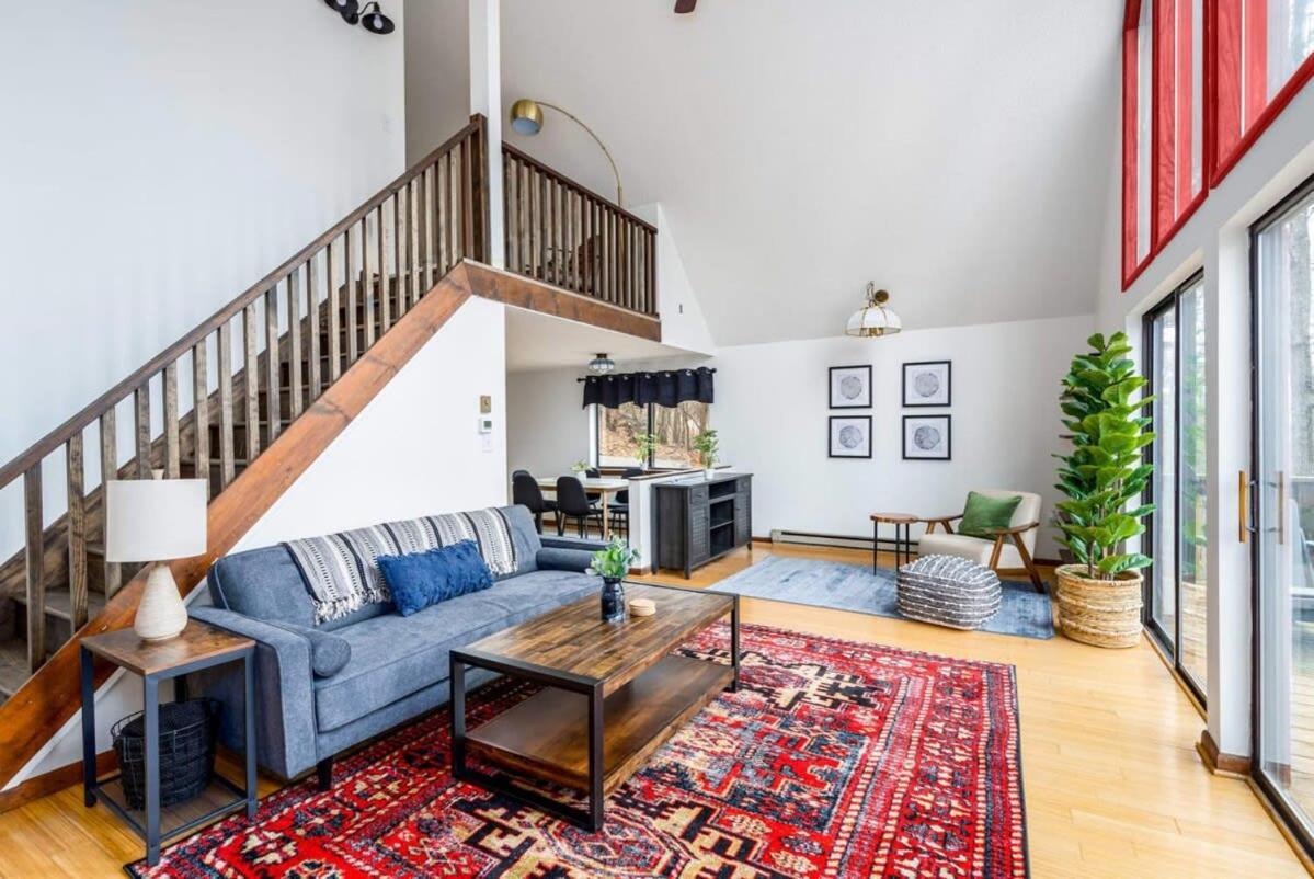 Modern Chalet Cabin W Hot Tub, Deck&Grill, & Wifi! Inwood Exterior photo
