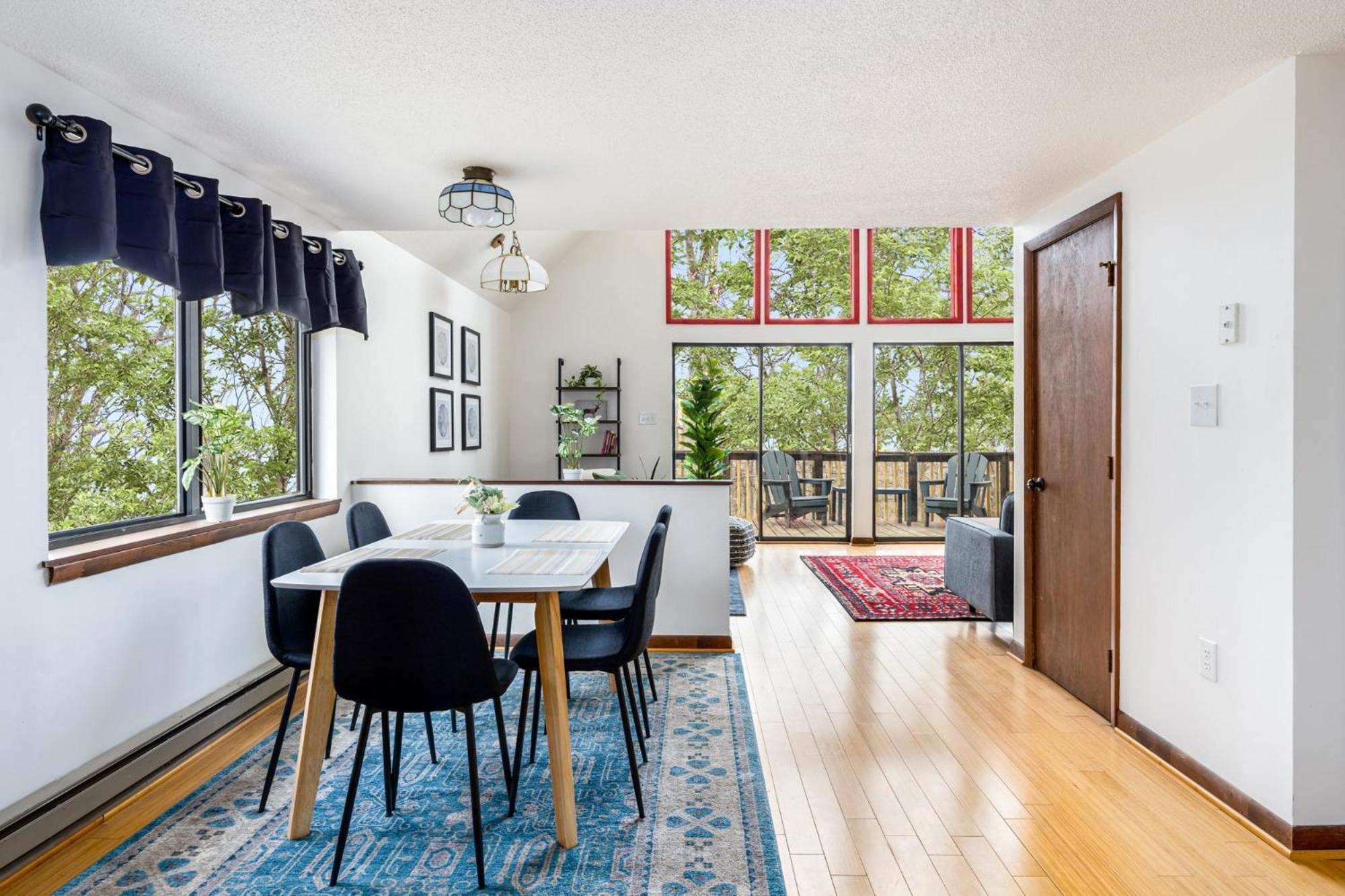 Modern Chalet Cabin W Hot Tub, Deck&Grill, & Wifi! Inwood Exterior photo