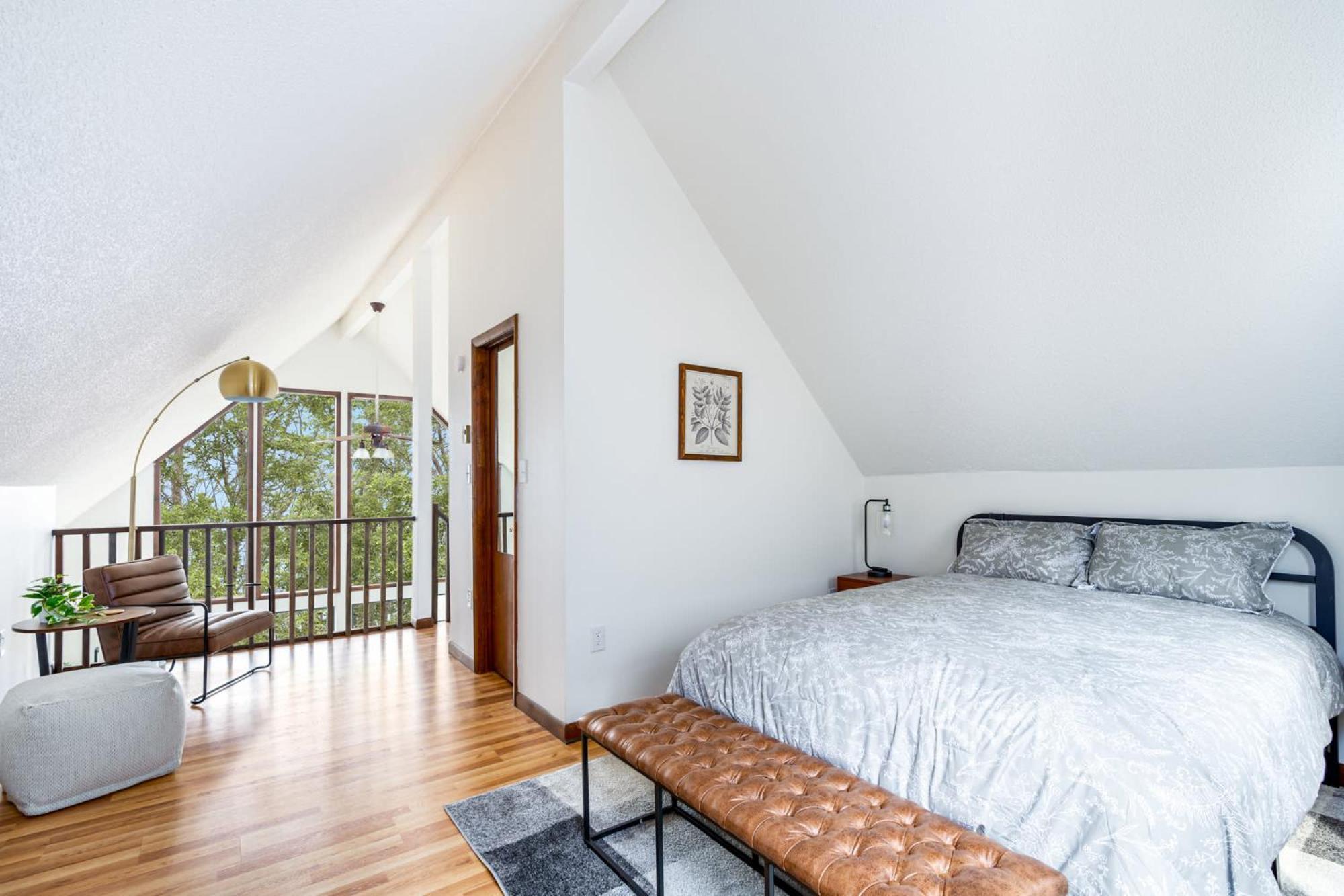 Modern Chalet Cabin W Hot Tub, Deck&Grill, & Wifi! Inwood Exterior photo